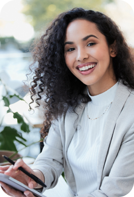 mulher-morena-sorrindo